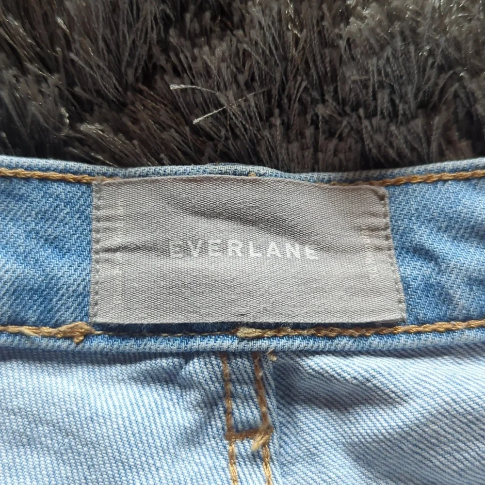 Everlane Original Cheeky Jean in Stone-washed Sky - Picture 9 of 16